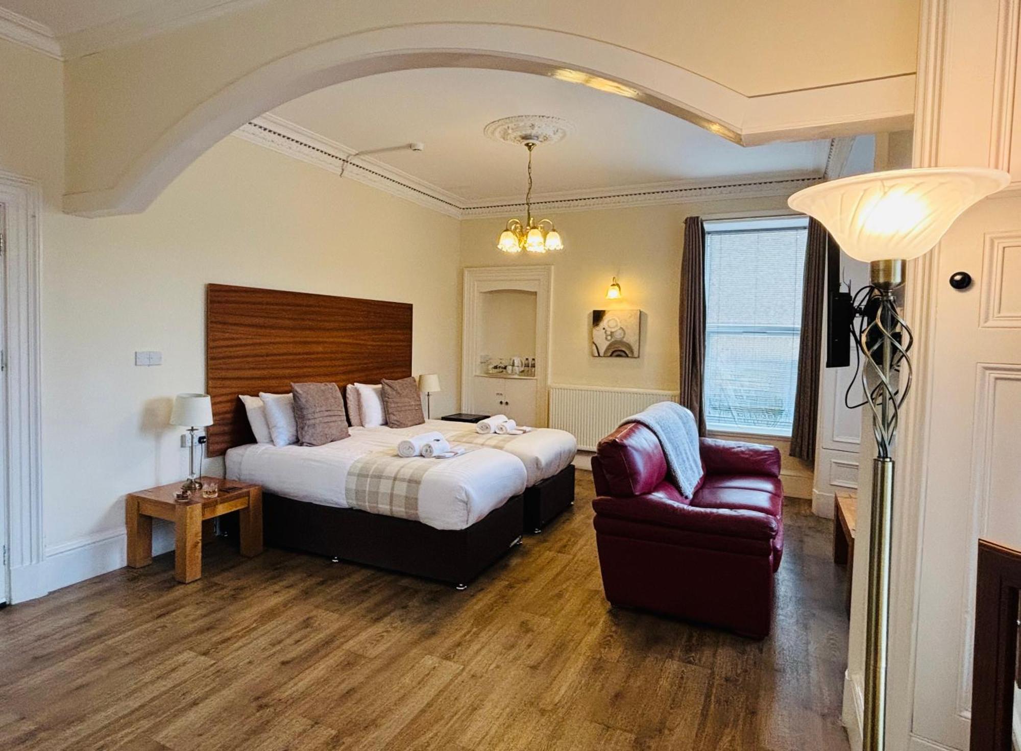 The Claymore Guest House Pitlochry Eksteriør bilde